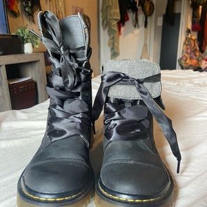 Dr. Martens Yuba Tall Fold Down Boot with Black Ribbon Laces Womens size 7
